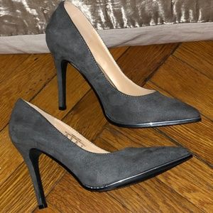 Gray suede pump